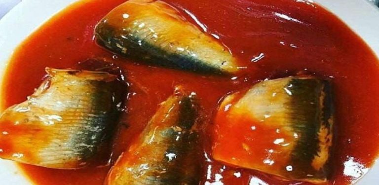 Konzervovaná makrela v rajčatové omáčce – Chutný, zdravý a jednoduchý recept na domácí přípravu