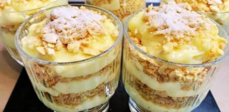 Když se mi nechce, vždycky si vzpomenu na „Napoleona ve sklenici“. Připravuje se bez laváše a trouby za 20 minut a výsledek je neuvěřitelně chutný