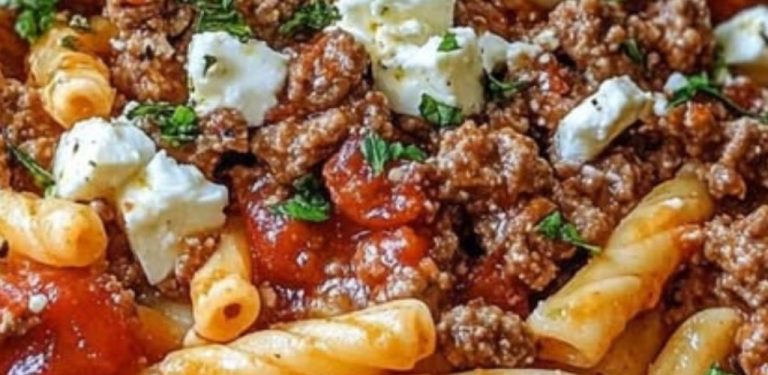 Řecká těstovinová pánev s mletým masem a fetou – chutná jako dovolená!