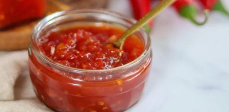 Lahodný džem z chilli papriček – perfektně se hodí ke steakům a sýrům. Recept krok za krokem