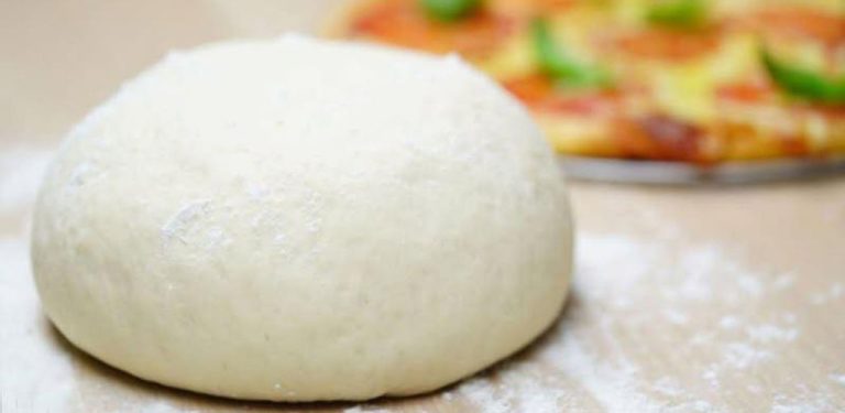 Dokonalé těsto na pizzu – takhle ho vždycky dělám…