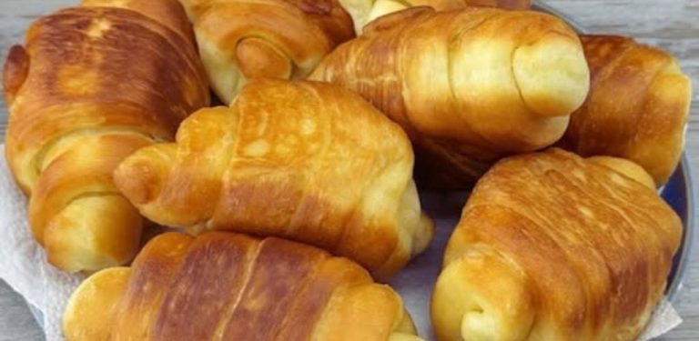 Skvělý nápad, ne recept. Pomůže, když vypadne proud a trouba nefunguje. Měkké a chutné croissanty na pánvi