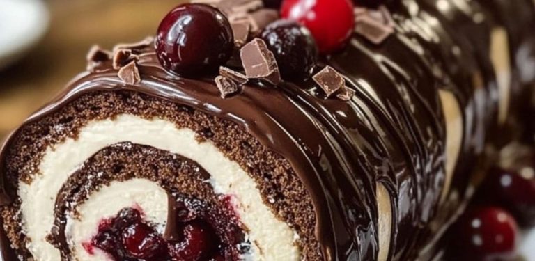 Čokoládovo-třešňová roláda – ovocná, krémová a svůdná! Jemný čokoládový piškot se snoubí s krémovou třešňovou náplní – ideální pro zvláštní příležitosti nebo jen tak pro potěšení