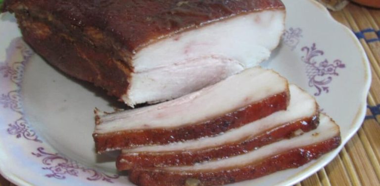 Recept na domácí jemnou a aromatickou slaninu – chuť jako uzená