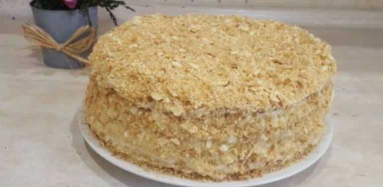 Poté, co jsem vyzkoušela tento zázračný recept, začala jsem péct pouze takto: dort „Napoleon“ na pánvi. Sdílím recept.