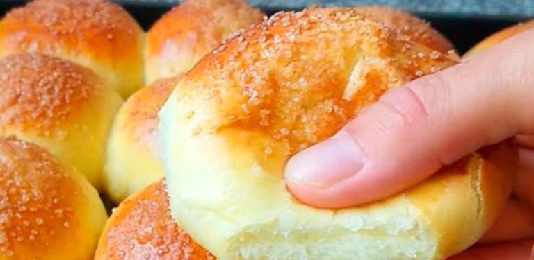 Jablečné buchty podle tohoto receptu jsou velmi voňavé a chutné. A na jejich přípravu potřebujete jen málo času.