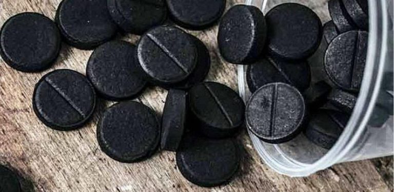Uhlí odstraňuje toxiny z těla a snižuje hladinu cholesterolu – Celý seznam problémů, které lze vyřešit pomocí uhlí….