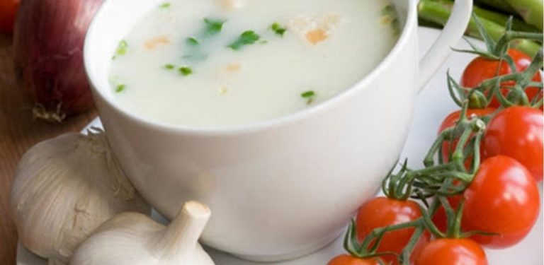 Česneková polévka. Zázračná polévka, která je stokrát silnější než mnohá antibiotika.
