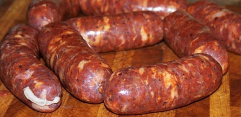 Tradiční recept na domácí klobásy. Uložte si ho, abyste ho měli na Vánoce.