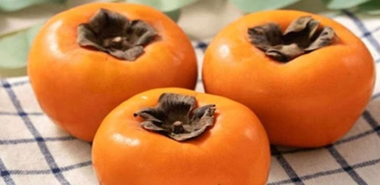 Ovoce plné vitamínů, které předchází srdečním chorobám a snižuje kyselost krve. Je také nazýváno ovocem bohů…