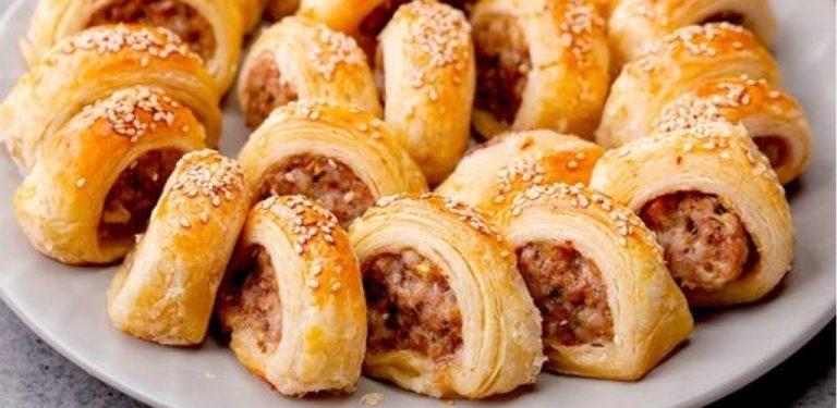Jediné, co musíte udělat, je zabalit klobásu do listového těsta a upéct. Je to NEJLEPŠÍ nápad na předkrm, uložte si ho.