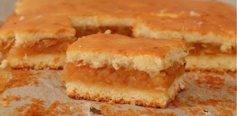 Jablečný koláč pro lenochy, ideální pro tuto sezónu. Jednoduchý a chutný recept, hotový za pár minut – kompletní recept krok za krokem…