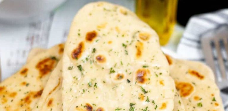 Česnekové placky s máslem. Naši prarodiče je připravovali na sporáku. Tradiční recept, vysvětlený krok za krokem.