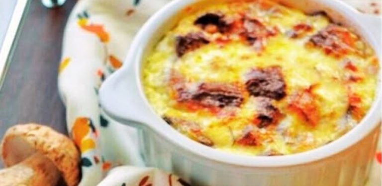 Julienne s kuřetem a houbami. Nic chutnějšího jsem ještě neochutnala! Všichni, koho tím pohostím, si vždycky přidají a chtějí recept.