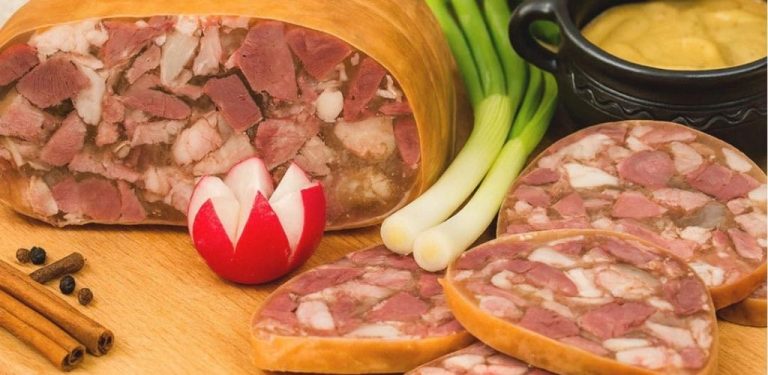 Domácí klobása – Od té doby, co jsem se naučila tento domácí recept, už ji v obchodě nekupuji. Je 100% přírodní, bez přísad a konzervantů…