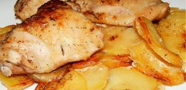 Kuře a brambory pečené ve smetaně