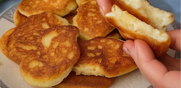 Nastrouhala jsem jablka, smíchala je a usmažila: připravuji jemné lívance.