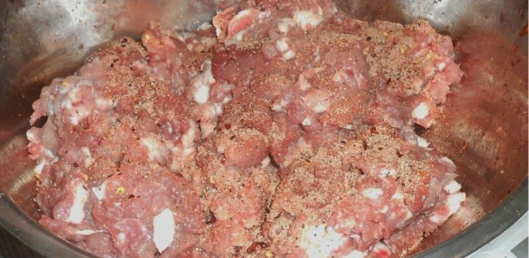Zapomeňte na uzeniny z obchodu díky tomuto receptu na domácí salám, který připravovali naši prarodiče. Zdravý, přírodní, bez přísad a chemikálií…