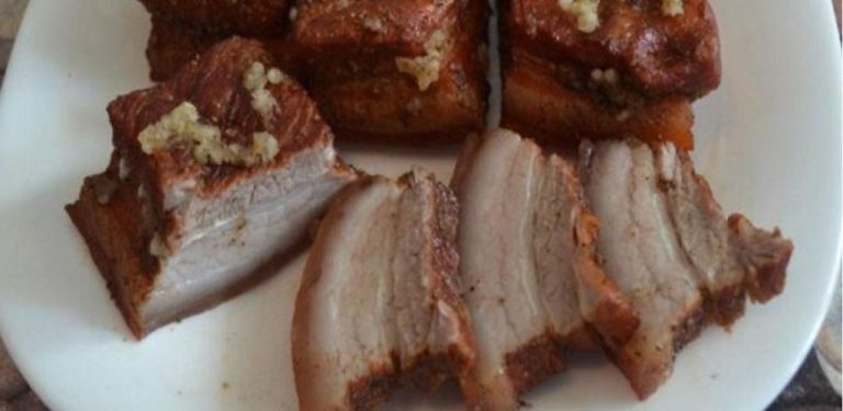 Slanina vařená v cibulových slupkách – Nejchutnější a nejlepší způsob přípravy vepřové slaniny…