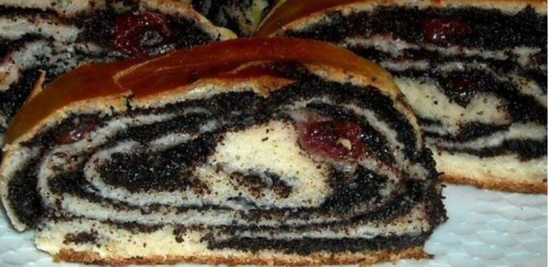 Makový koláč s višněmi – dlouho vydrží, nevysychá a zůstává příjemně měkký.