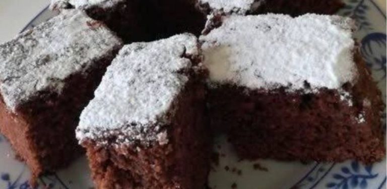 5 minut na přípravu kakaového koláče s jedním vejcem