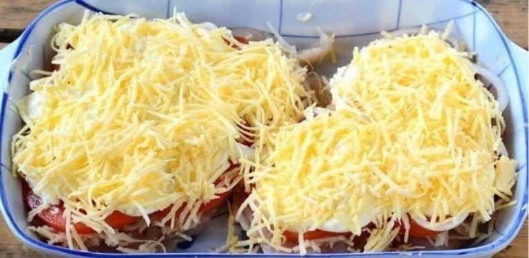 Skvělý nápad na víkend: „Chlupaté“ kuřecí prso (nebo také Kuřecí prsa pod sýrem a rajčaty) 🍗🧀🍅