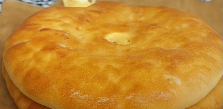 Připravují se snadněji než pirožky: koláče s bramborem a sýrem