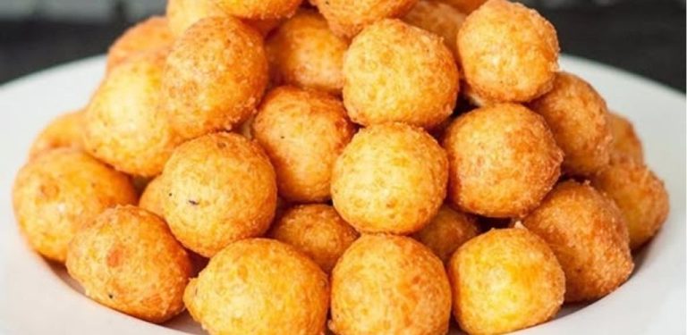 Křupavé sýrové kuličky – není třeba je obalovat a sýr z nich nevyteče