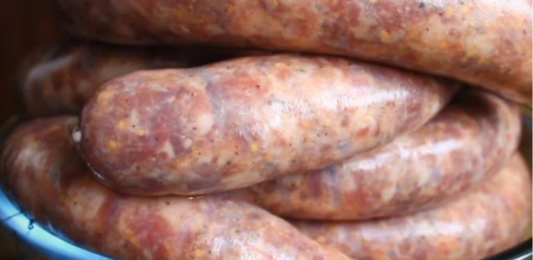 10krát chutnější než ta z obchodu: domácí klobása za 30 minut – šťavnatá, sytá a rodina je nadšená
