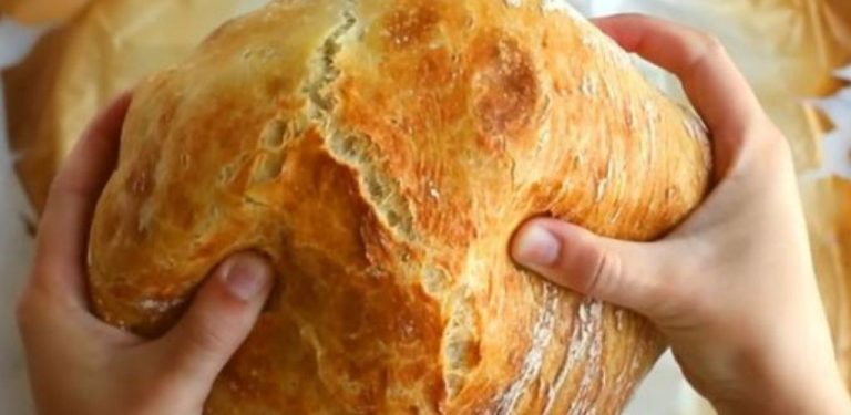 Recept na chléb: Super chutný a jednoduchý! Křupavý zvenku, měkký uvnitř