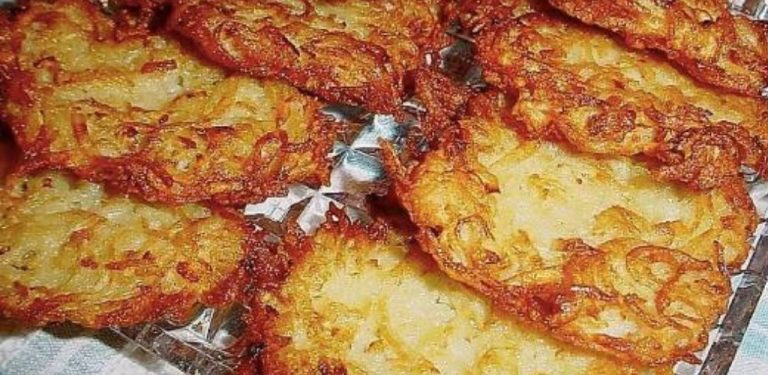 Můj tip na večer – domácí bramboráky. Rychle osmažené a perfektní s jablečným pyré nebo dipem.