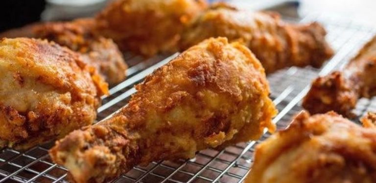 Tajemství chutného a křupavého fastfoodového smaženého kuřete. Můžete si ho připravit i doma.