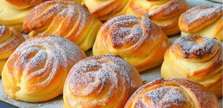Hrnek mléka, mouka a 2 vejce. Chutné buchty k čaji