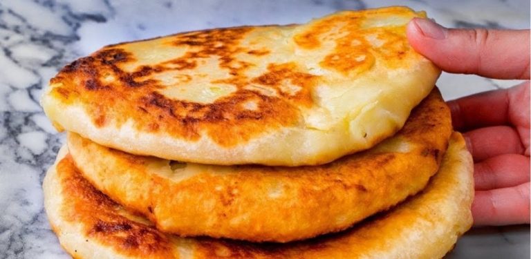 Bramborové placky s česnekovým dipem – ideální postní pochoutka