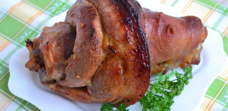 Vepřové koleno pečené v medovo-hořčičné krustě: recept, který se vyplatí mít uložený na zimní svátky