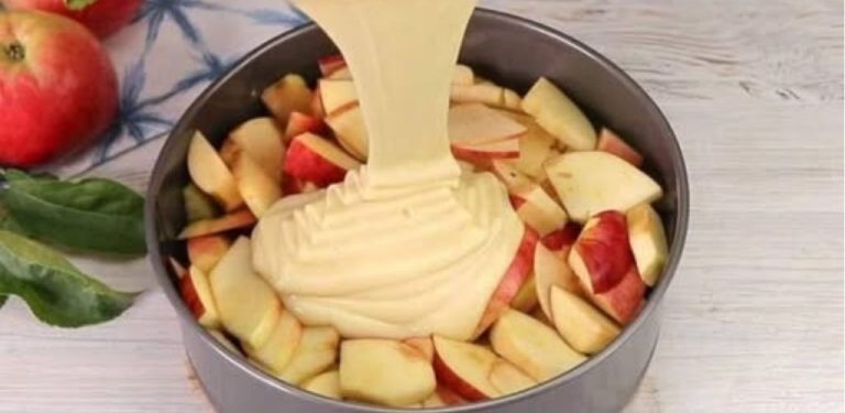 Šťavnatý jablečný koláč: Tajemství, jak ho udělat super šťavnatý a chutný!