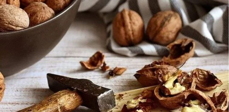 Ačkoli ořechy mají pro organismus blahodárné účinky, není dobré je konzumovat v nadměrném množství. Méně známý nežádoucí účinek