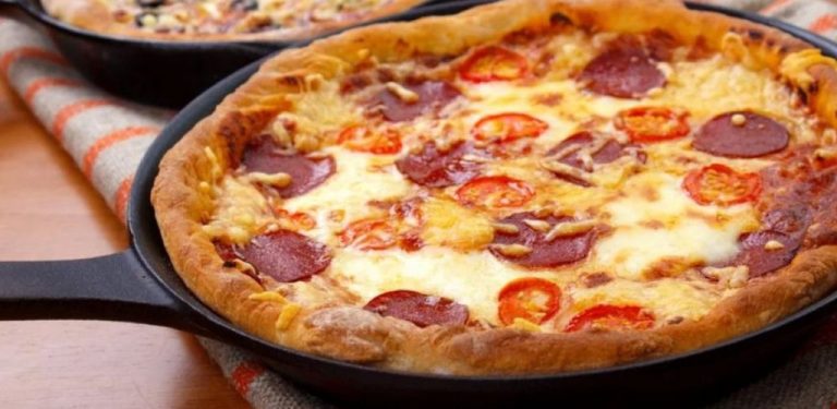 Rychlá pizza na pánvi za pouhých 10 minut – recept krok za krokem