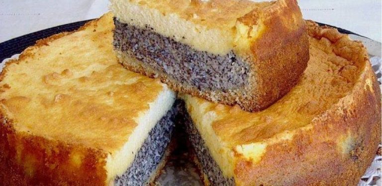Úžasně chutný makový dort se zakysanou smetanou, který je doslova návykový! Kompletní recept