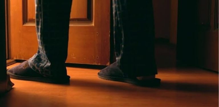 Chodíte v noci často na toaletu? Tohle může být důvod – a co s tím můžete dělat