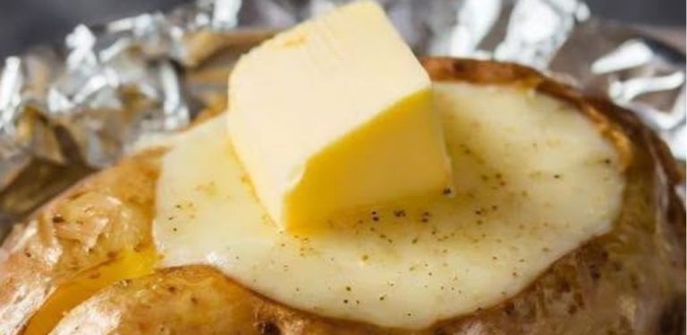 Upřímně řečeno, tohle je ten nejlepší recept na pečenou bramboru.