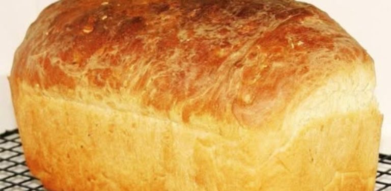 Nejjednodušší recept na domácí chléb. Snadná příprava a vynikající výsledek. Vůně se line po celém domě!