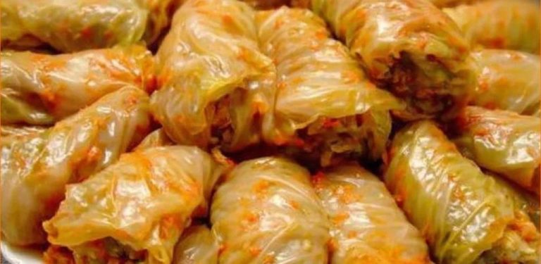 Nikdy byste nehádali náš rodinný recept na plněné zelné závitky, které si děti žádají každý týden