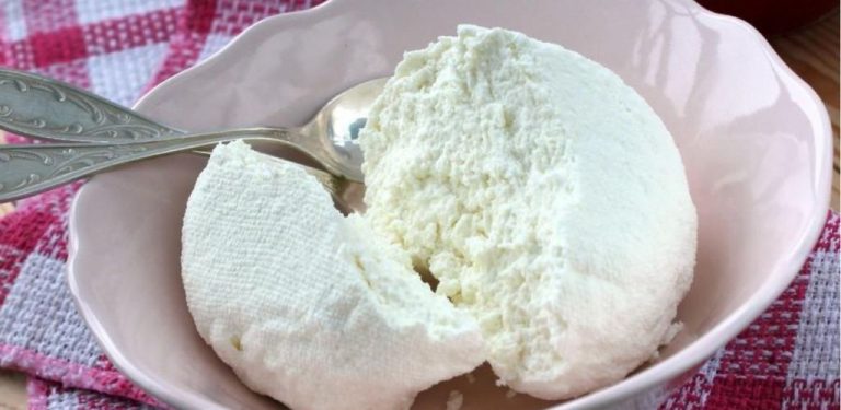 Rychlé, chutné, levné. Domácí sýr ze tří ingrediencí, krok za krokem