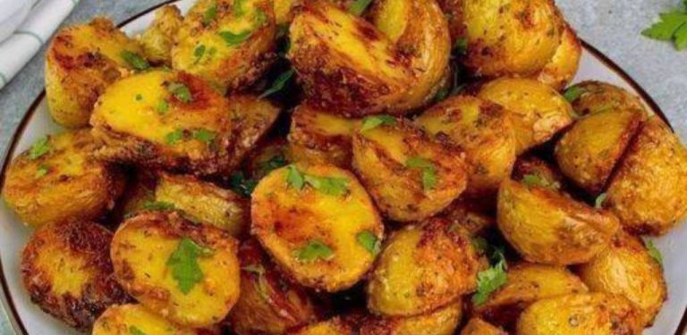 Recept hvězdného šéfkuchaře: lahodné máslové brambory. Jeho neodolatelná vůně a chuť okouzlí každého…