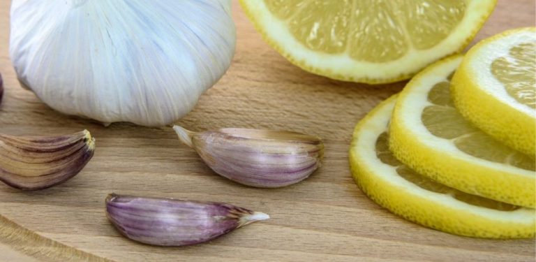 Máte česnek a citron? Sedmidenní kúra, která slibuje mnoho. Nespavost, stres a rozrušený nervový systém – autentický recept a konzumace