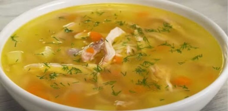 Klasická kuřecí polévka s „tajnou přísadou“, která zcela mění její chuť. Jednoduchý, aromatický a zdravý recept.