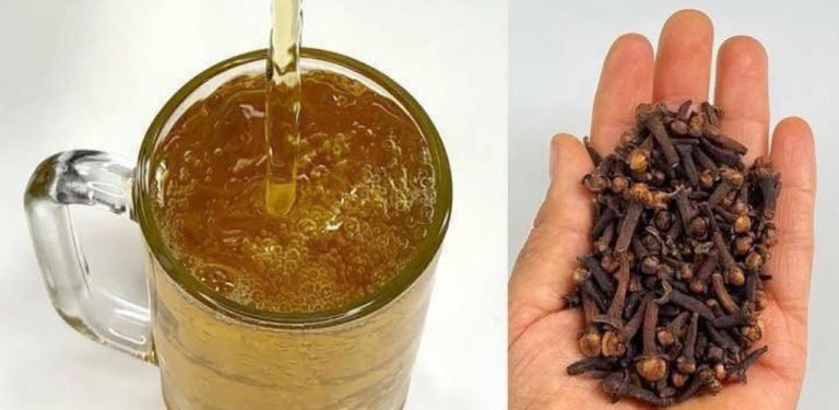 Jednoduchá bylinná infuze, která může zpříjemnit vaše ráno