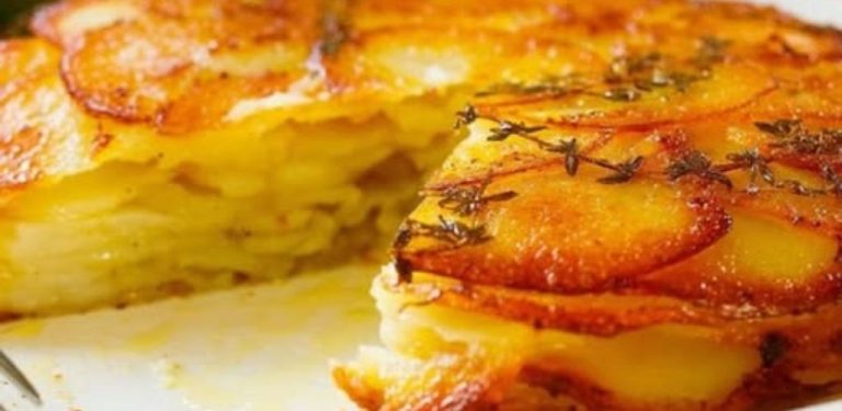 Brambory po francouzsku „Boulanger“. Vynikající pokrm připravuji z nejjednodušších surovin.