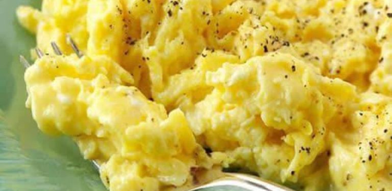 Chcete chutnější a rafinovanější smažené vejce? Stačí přidat jednu ingredienci, kterou má každý doma!